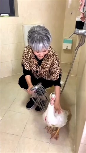 Jenny Eat the Entire Duck! 🦆😱