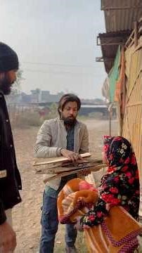 बच्चे लकड़िया क्यों चुरा रही थी😨🥹 #foryou #shortsfeed #emotional #hearttouching #winter #shorts