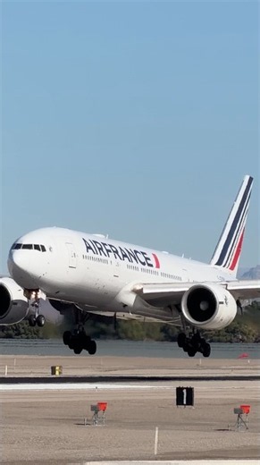 Air France Boeing 777-200ER (B772) lands at Las Vegas (LAS) | F-GSPK #planespotting #KLAS