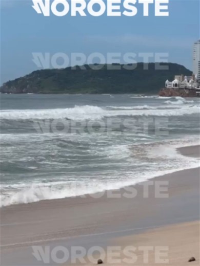 🌊 Así luce este domingo el oleaje en las playas de #Mazatlán. La circulación del Huracán Rachel mantiene condiciones de mar elevado en las costas de #Sinaloa, con olas previstas de entre 2 y 3 metros de altura 📹 Juvencio Villanueva