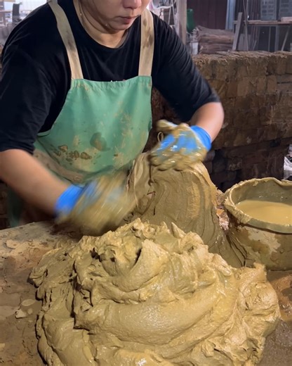 Most unique mud chicken recipe, I can't stop watching 📍New Beggars Delicious Restaurant, Malaysia | The Food Ranger