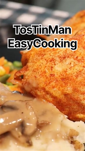 Slow Cooker Chicken Breast with Mushroom Gravy 🍄‍🟫