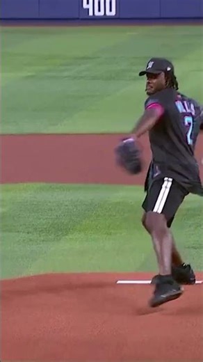 Malik Willis' first pitch was just a bit high 😬