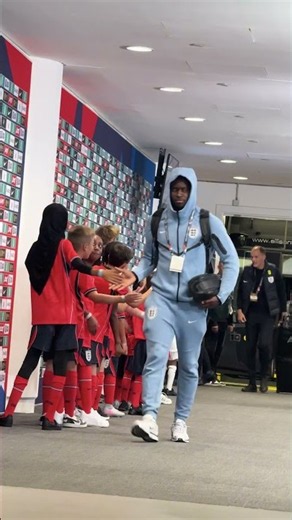 Arrived and ready 💪 | England v Czechia