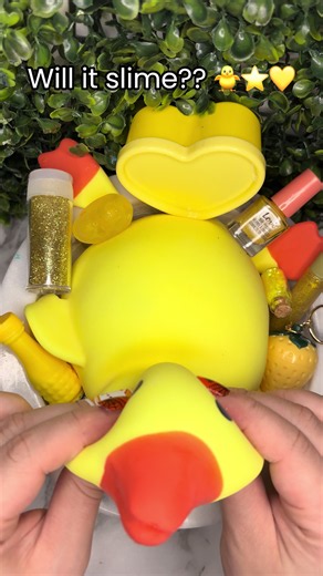 My huge squishy duck vs slime 🐥🦆💛⭐️#satisfyingasmr #asmrsounds #satisfying