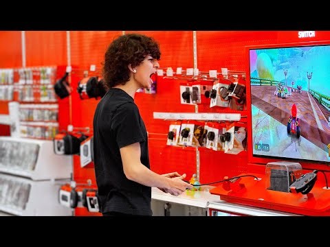 Screaming in Stores Prank