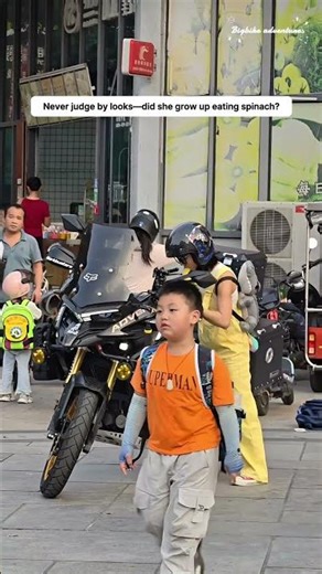 He Thought She’d Need Help… She Picked Up the DS625X Alone #vogeds625x #girlrider #motorcycle