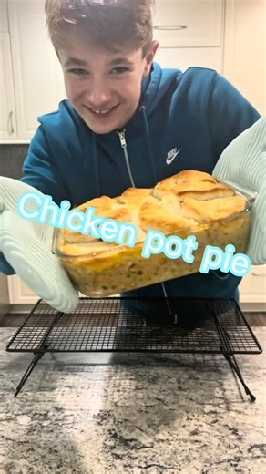 Easy Chicken Pot Pie! #cookingwithjoey #cooking #recipe