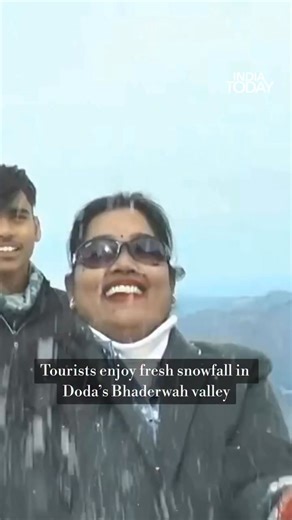 Bhaderwah valley receives fresh snowfall. The entire area is covered in a blanket of snow. Tourists are enjoying the snowfall. #Snowfall #Doda #ITReels | India Today
