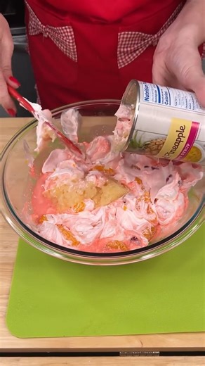 Easy No Bake Christmas dessert 🎬 This video was produced by Network Media and Kiera's Southern Cooking | Hack And Heat