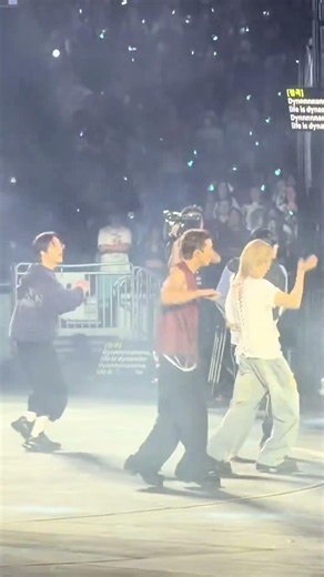BTS and Dynamite in world tour Arirang. #bts #arirang #btsconcert #dynamite #jimin #jungkook