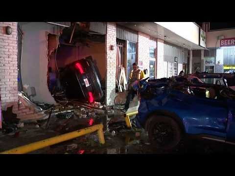 HPD: 3 hurt, including suspect, after chase ends with car crashing into business in Sunnyside area