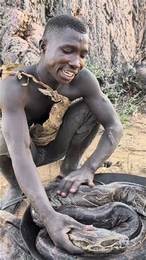 🐍🔥 BIG CATCH, BIG PYTHON! 😳🌿 Today’s hunt brought home an unforgettable catch! #africa #reels