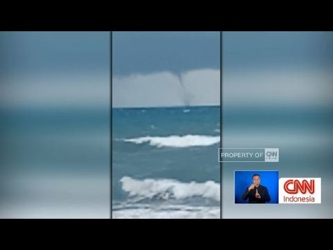 Fenomena "Waterspout" di Tengah Laut