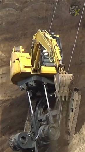 The Spider Excavator Looks Impossible 🤯