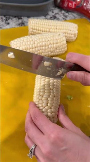 How to cut corn on the cob #workingmomlife