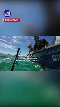 Divers lose boat kilometres off shore | 9 News Australia