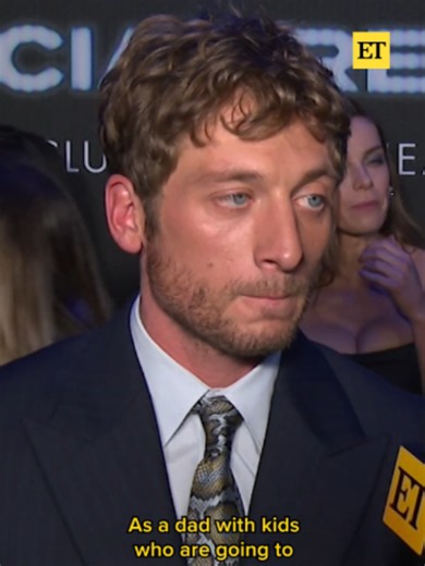 Jeremy Allen White says he's trying to keep his daughters away from social media as long as he can after his role in 'The Social Reckoning.' #jeremyallenwhite #thesocialreckoning