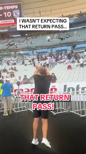 Let’s be honest… The return was almost as impressive as the first pass 👀😂 This was my most viewed video of 2025 🏉 Just a couple of blokes chucking the ball to each other in the Stade de France at the Top 14 Final 🇫🇷 #Rugby #TheRugbyGuy