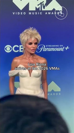 Lisa Rinna arrives at the 2026 VMAs #lisarinna #vmas