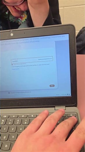 I don't think the 6 key is meant to type "r4of40dkl"