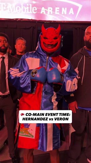 CO-MAIN EVENT TIME! 🥊 Francisco Verón and Yoenli Hernandez making their ring walks in Vegas!
