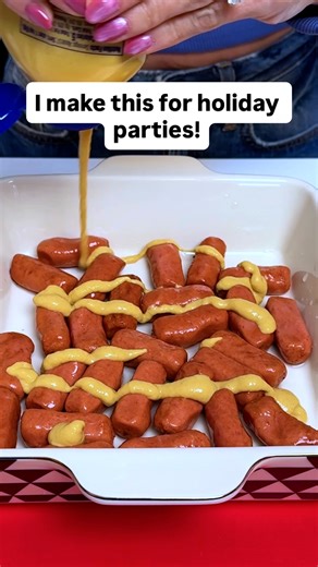 Party Snack That's Always A Winner 🤩 Festive spin on a classic appetizer that makes for a wonderful savory treat around the holidays, your family and friends will love it! #easyrecipe #snacktime #holidayseason This original video was produced by Network Media, LLC and Randy M Show Productions. | Home Hacks & Easy Snacks