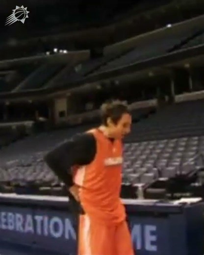 That time Steve Nash kicked a ball into the hoop at practice ⚽️