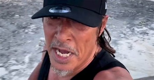 消えた“いいとも青年隊” 不同意わいせつ容疑で4度目の逮捕→不起訴→海外映画祭出品作に出演→パリコレ出演の“図太さ”（2ページ目） | 女性自身