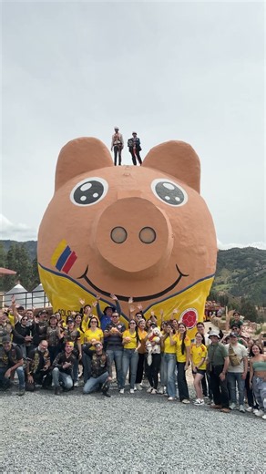World's LARGEST piggy bank ever! 🐷