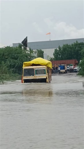 Extreme Truck Power Under Water