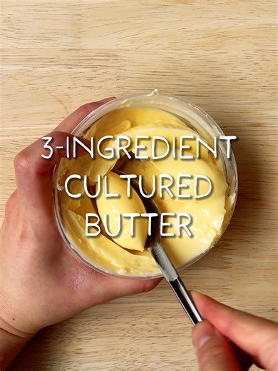 make fancy cultured butter at home with just 2 ingredients (honestly 3 if you count salt) 🧈 Recipe for homemade cultured butter is on my blog 🔗 The nutty, tangy, complex luxury butters taking over have one thing in common: fermentation. Good news: you can culture cream at home and transform it into butter with just cream, kefir, and no special equipment.