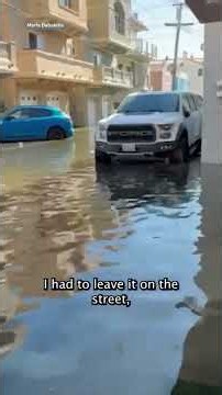 High tides flood Newport Beach neighborhood