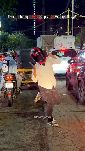 Radhimaa | Sai Abhyankkar | Subodh Londhe Helmet Guy Viral Traffic Signal Dance | Traffic Signal