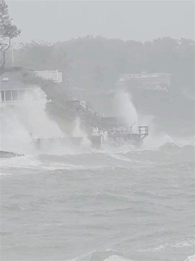 HARROWING CONDITIONS 🌊: \tFOX Weather Storm Specialist Mike Seidel is in Greenport, New York, on Long Island, where massive waves caused by a major nor'easter are crashing up onto beachfront homes. Stay with FOX Weather as we continue to bring you live coverage on the storm all weekend long. #newyork #beaches #ocean #longisland