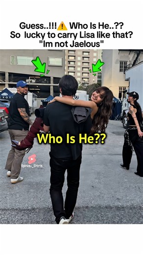 He Is So Lucky.💯 #블랙핑크 #blackpink #lisa #리사 #shorts