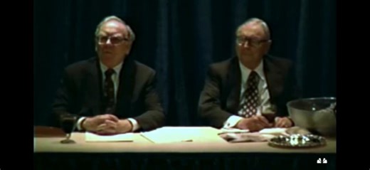 Warren Buffett on how he evaluates management:“I think you judge management by two yardsticks. 𝐎𝐧𝐞 is how well they run the business… You have to have some understanding of the hand they were dealt when they themselves got a chance to play it… The 𝐬𝐞𝐜𝐨𝐧𝐝 is how well they treat their owners.”___The 𝐟𝐢𝐫𝐬𝐭 yardstick isn’t just about results — it’s about results relative to the hand they were dealt. A great manager with a great business is definitely impressive. But a great manager who