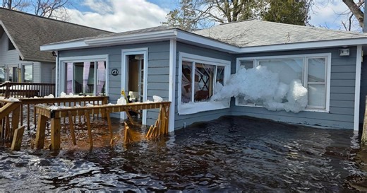 Ice slams through homes in Northern Michigan flooding