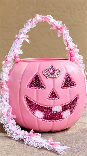 Mother & Daughter Turn a Pumpkin Bucket Into a Princess Bucket! 🎃🎀 #diy