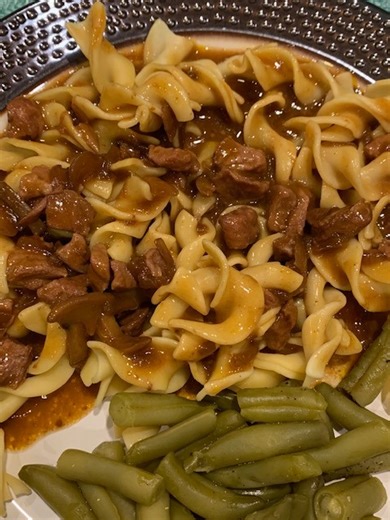 Tasty beef crockpot dinner can't get any easier You'll be over the moon for this easy three ingredient meal. #dinner #tasty #beef #slowcooker This original video was produced by Network Media, LLC and Karen Hoke. | Home Hacks & Easy Snacks