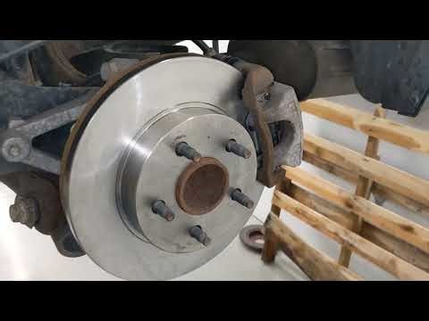 Close look at new rear brake pads and rotor 2006 Chevy Malibu ACDelco 14D1033CHF1 & 18A1675A