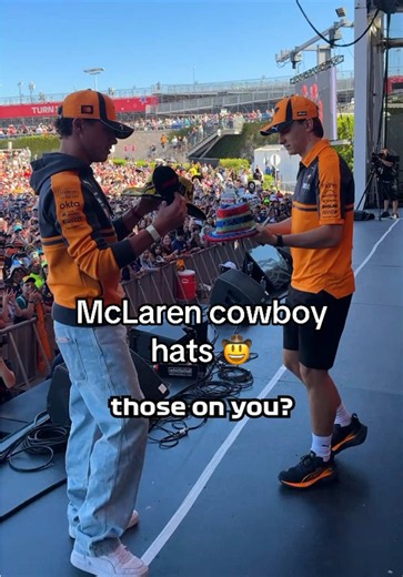 officially looking the part thanks to this talented fan 🤩🤠 @McLaren Mastercard F1 Team 🧡 #f1 #f1drivers #usgp #landonorris #oscarpiastri