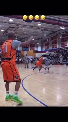 Curry’s Incredible Windmill Dunk Highlights