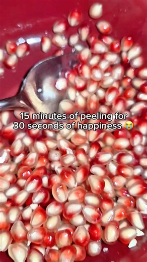 Pomegranate lovers know the struggle 😭