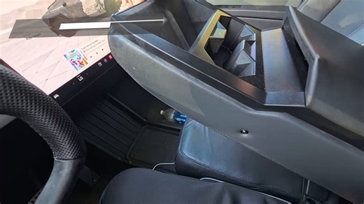 FIRST EVER 6th Seat in CybertruckI took my Cybertruck to @CYBERTRUCKco in Poway, CA and became the first owner in the world to get the brand-new 6th seat installed — right in the front row!In this exclusive behind-the-scenes video, I sit down with the CybertruckCo team for a deep-dive interview on everything they considered when designing and building this seat: safety standards, comfort, materials, mounting hardware, fitment in the Cybertruck cabin, and how they made it work seamlessly on my tr