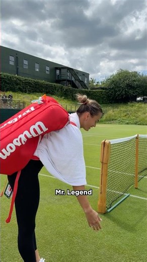 Aryna learning a valuable lesson from Novak 😅
