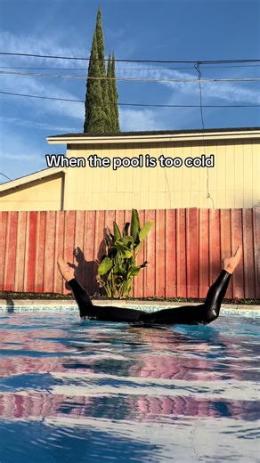 Haven’t you heard I’m the synchronized swimming girl 🎶 (also applies to how I feel when I hear Katseye’s official Internet Girl release 😫) #synchronizedswimming #artisticswimming #synchro