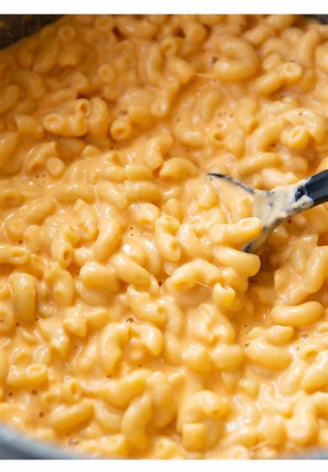 Don’t get me wrong, I’m a sucker for a baked mac and cheese, but it really is hard to beat this creamy one pot version, ESPECIALLY when it’s this quick and easy to make. The recipe is up on the blog, where you can easily search and save it (creamy mac and cheese), so definitely give it a go! Hope you love it 😁 Chris x