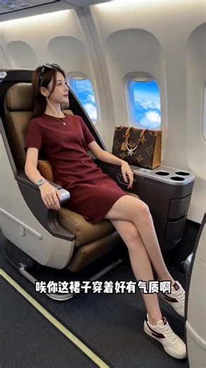 亲爱的，您穿这件女神裙好有气质！百搭又减龄！暑期福利开始啦，快点我直播间！#斐乐 #休闲减龄穿搭 #遮肉显瘦 #连衣裙 #FILA总部 LUA