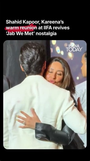 Kareena Kapoor, Shahid Kapoor Hug At IIFA, Reunite Years After Breakup #shorts